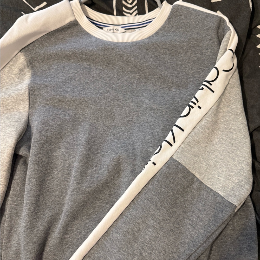 Calvin Klein Sweater